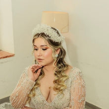 Cargar imagen en el visor de la galería, TOCADO/CORONA DE NOVIA
