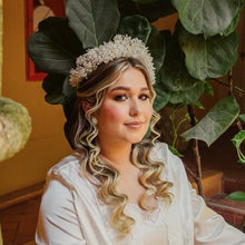 Cargar imagen en el visor de la galería, TOCADO/CORONA DE NOVIA
