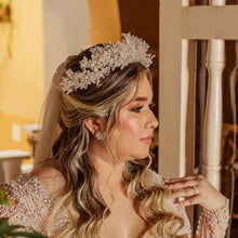 Cargar imagen en el visor de la galería, TOCADO/CORONA DE NOVIA
